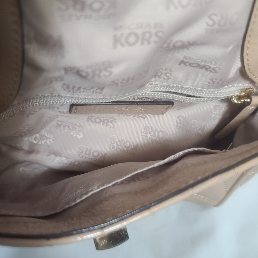 Michael Kors Vivianne Small Flap Shoulder Crossbody Patent Leather Beige Purse - Picture 11 of 16